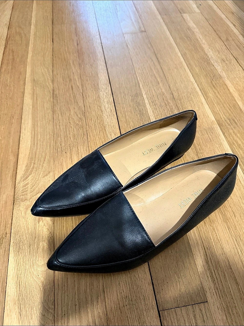 Nine West Pointed Toe Flats in Black Like New